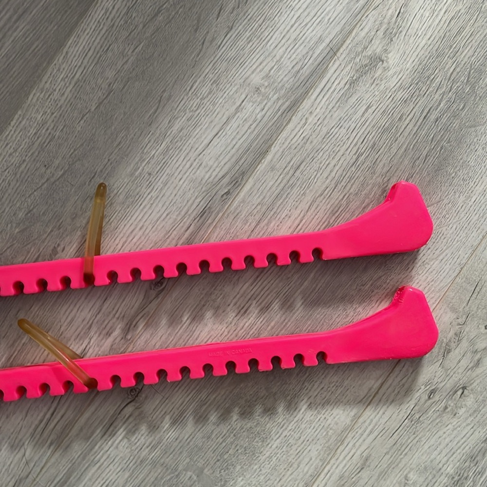 Pink skate guards - Picture 3 of 3